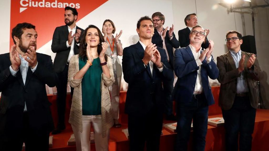 Rivera expulsa a los críticos de la nueva ejecutiva de Ciudadanos Rivera expulsa a los críticos de la nueva ejecutiva de Ciudadanos
