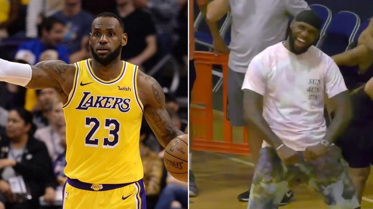 El show de LeBron James en el partido de su hijo: invade la pista, celebra como Cristiano y regala unos mates espectaculares a los aficionados El show de LeBron James en el partido de su hijo: invade la pista, celebra como Cristiano y regala unos mates espectaculares a los aficionados