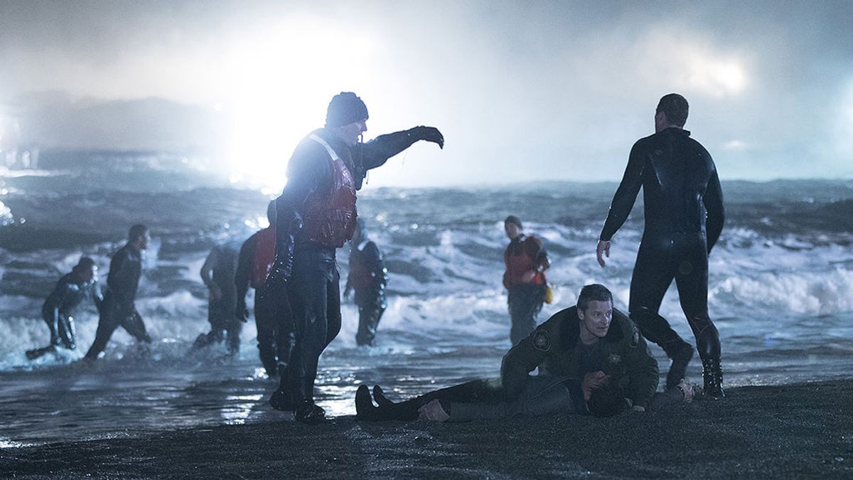 Cientos de cuerpos sin vida aparecen en una playa: Así arranca ‘The Crossing (La travesía)