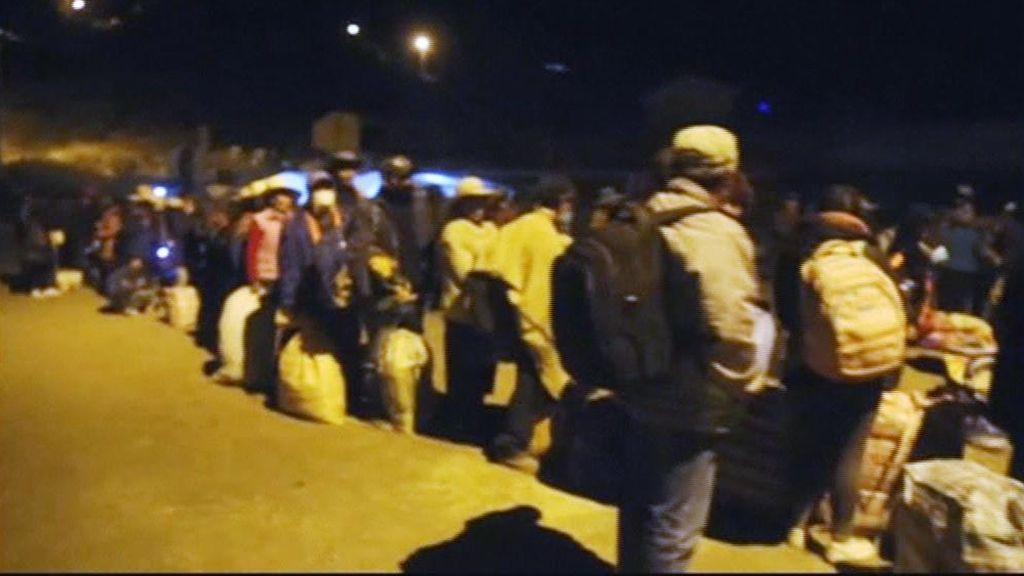 Evacuadas miles de personas al sur de Perú ante la erupción del volcán Ubinas Evacuadas miles de personas al sur de Perú ante la erupción del volcán Ubinas
