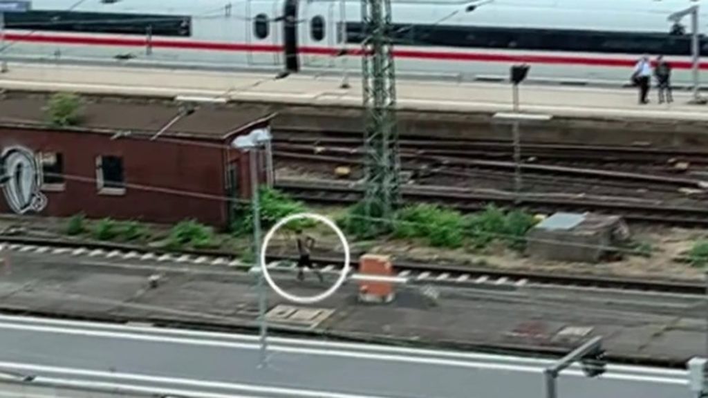 Muere un niño atropellado por un tren tras ser empujado por un hombre en Frankfurt