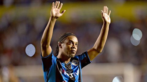 Ronaldinho se enfrenta a un problema con la justicia - Deportes Cuatro