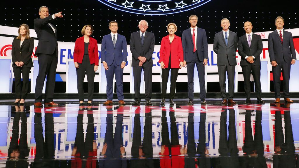 Sanders y Warren calificados de "radicales" por el resto de aspirantes en el segundo debate de las primarias Sanders y Warren calificados de "radicales" por el resto de aspirantes en el segundo debate de las primarias
