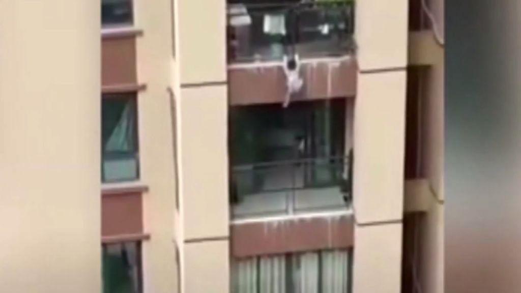 Un niño de tres años sobrevive a una caída desde un sexto piso en China