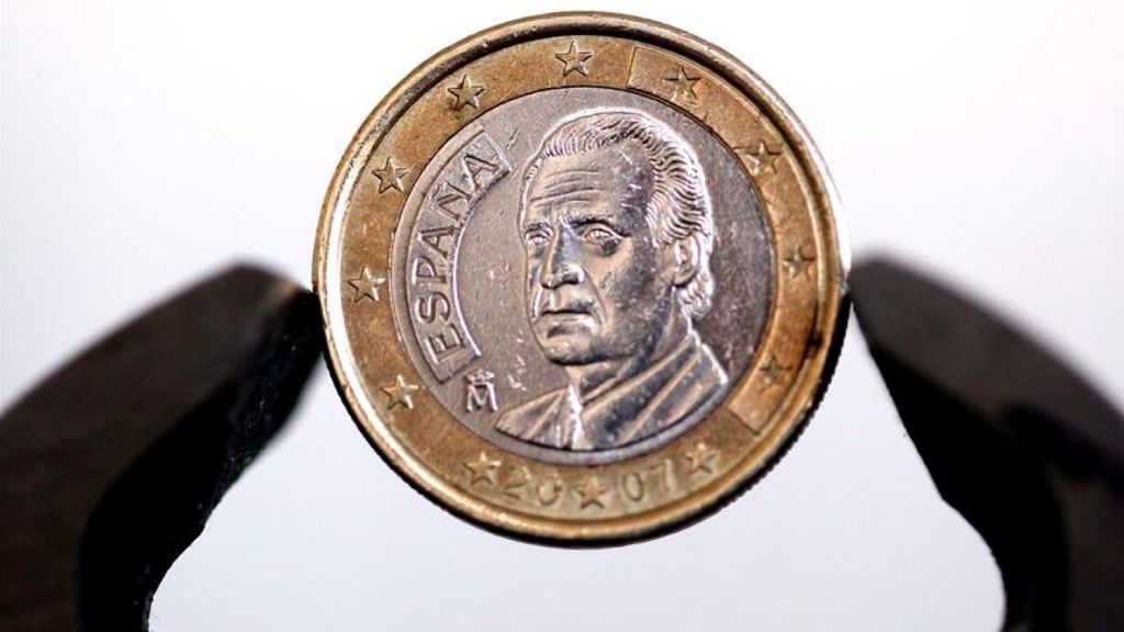 El PIB modera su avance trimestral al 0,5 % y recorta una décima su tasa anual hasta el 2,3 % El PIB modera su avance trimestral al 0,5 % y recorta una décima su tasa anual hasta el 2,3 %