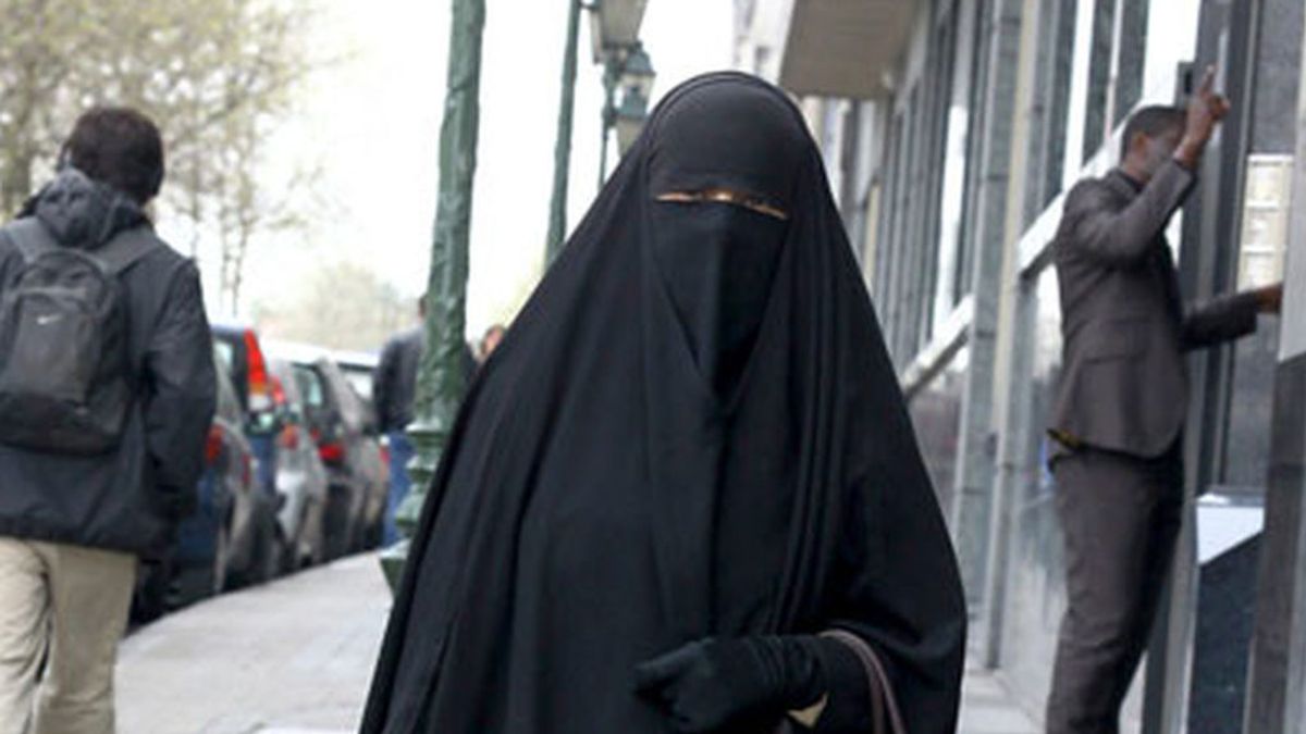 Países Bajos prohíbe el burka en espacios públicos
