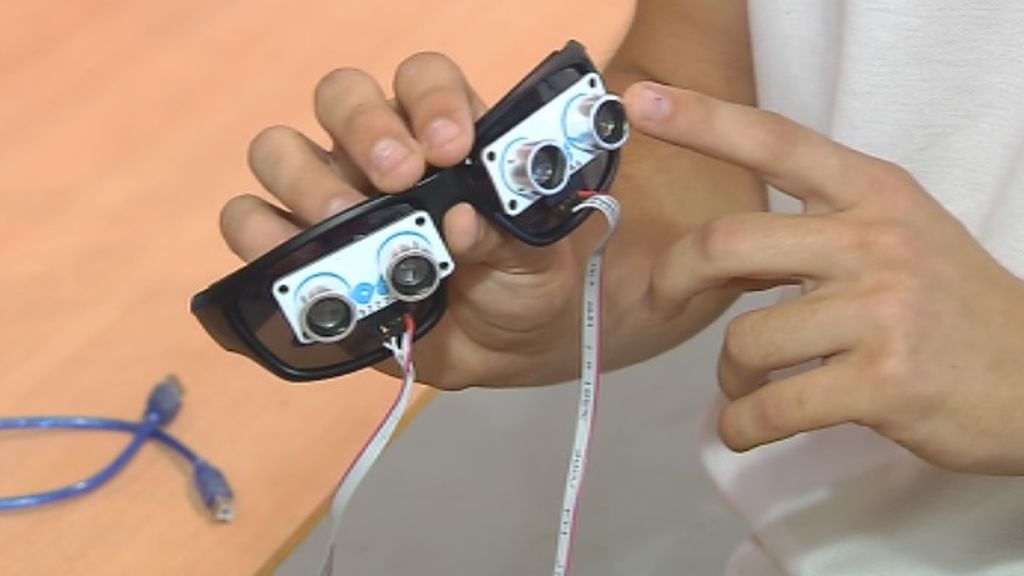 Tres estudiantes crean unas gafas que ayudan a "ver" a los invidentes