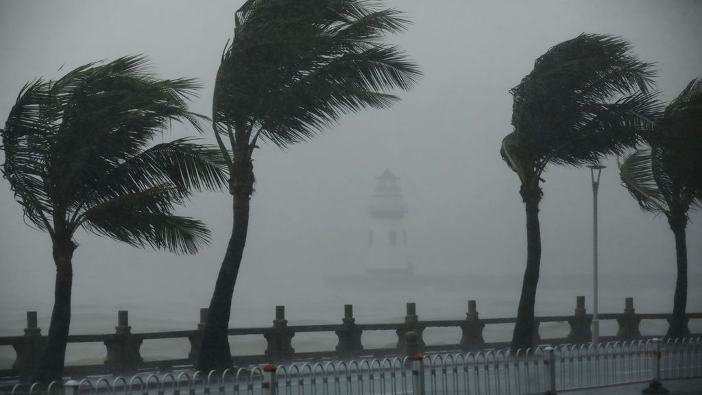 El tifón Wipha causa graves destrozos en el sur de China