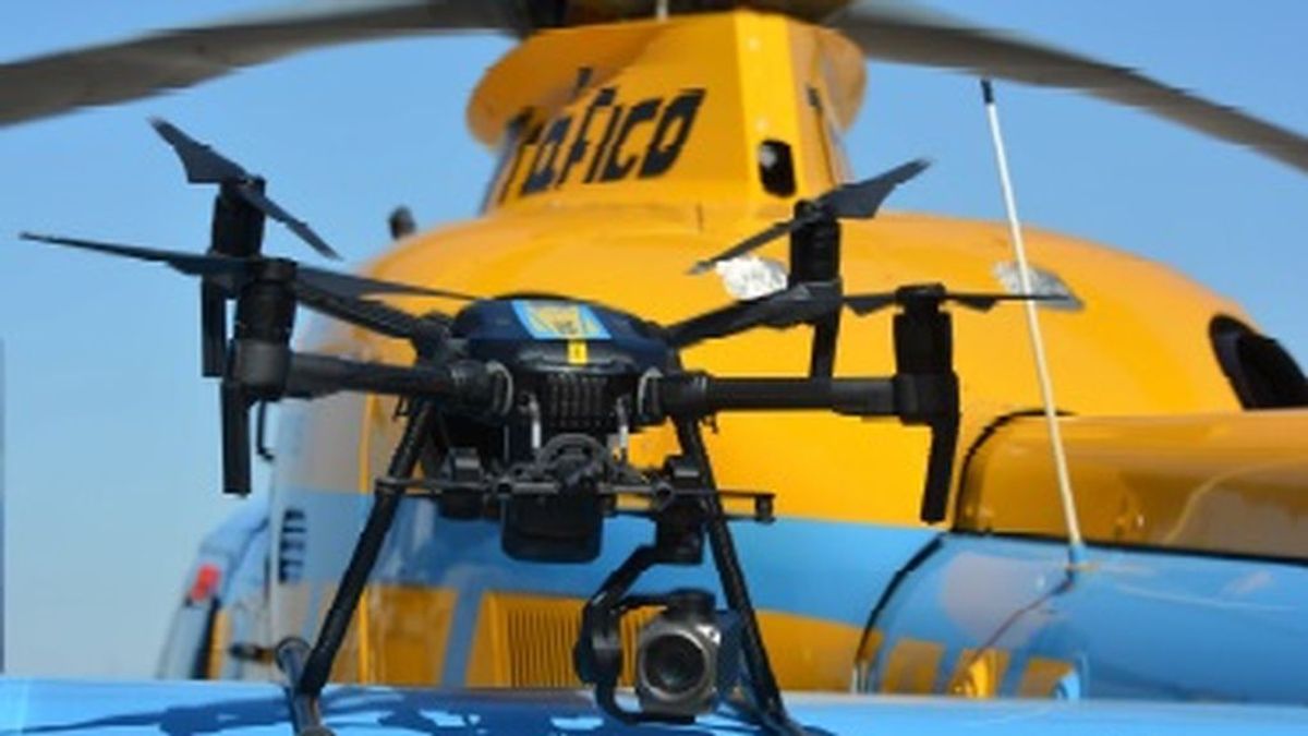 Los drones de la DGT comienzan a multar hoy a los vehículos que no respeten a los ciclistas Los drones de la DGT comienzan a multar hoy a los vehículos que no respeten a los ciclistas