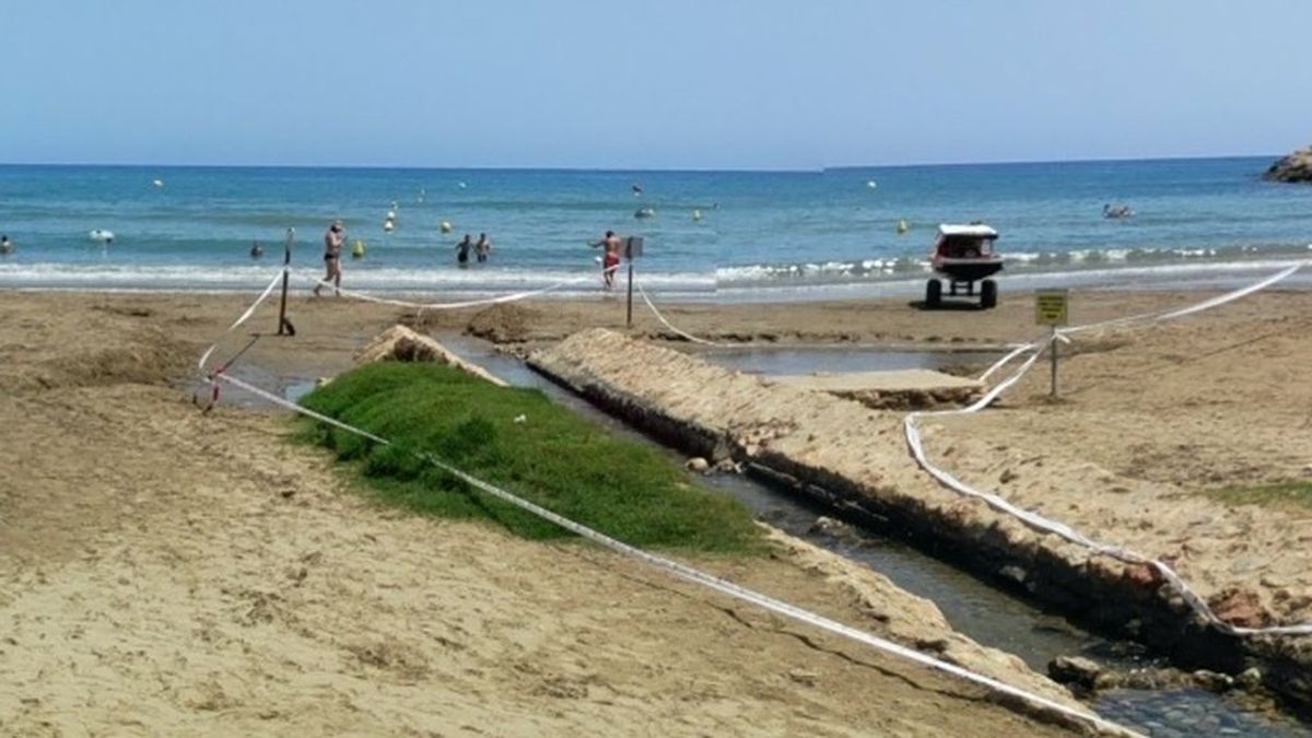 Abierta al baño la playa de Las Fuentes de Alcossebre cerrada por contaminación