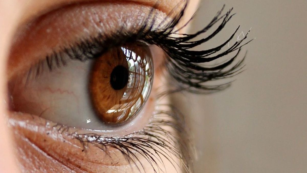 Hacer zoom con un abrir y cerrar de ojos: desarrollan unas lentillas robóticas