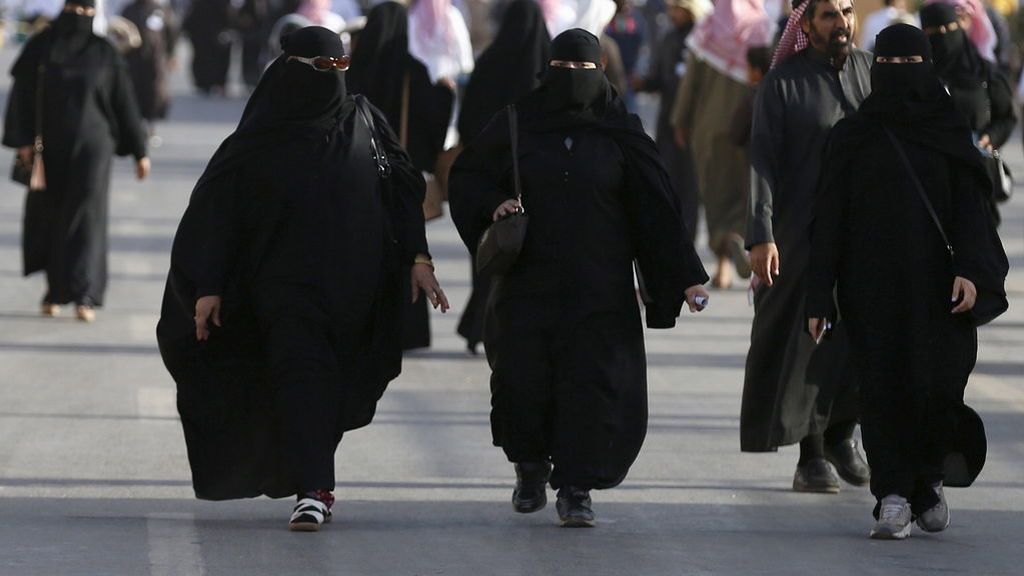 Arabia Suadí permite a las mujeres viajar al extranjero sin autorización de un tutor