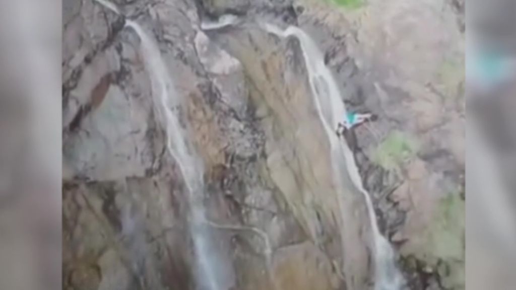 Un escalador sobrevive tras despeñarse por un barranco de 20 metros en Australia