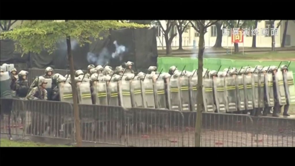 China difunde un vídeo con el que avisa a los manifestantes de Hong Kong de que está preparado para actuar
