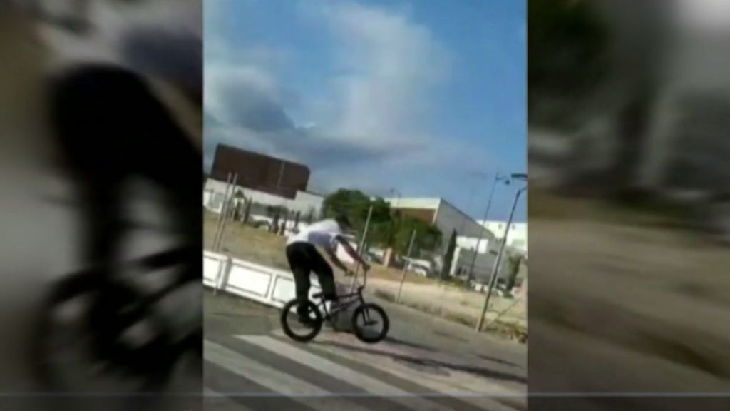 Arriesgada persecución policial a un ciclista por vender droga en Estepona