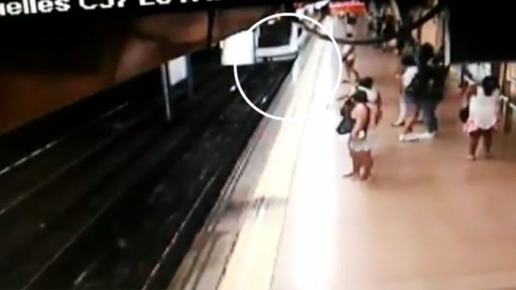 Detenido un hombre por empujar a otro a las vías de la estación de Metro de Argüelles