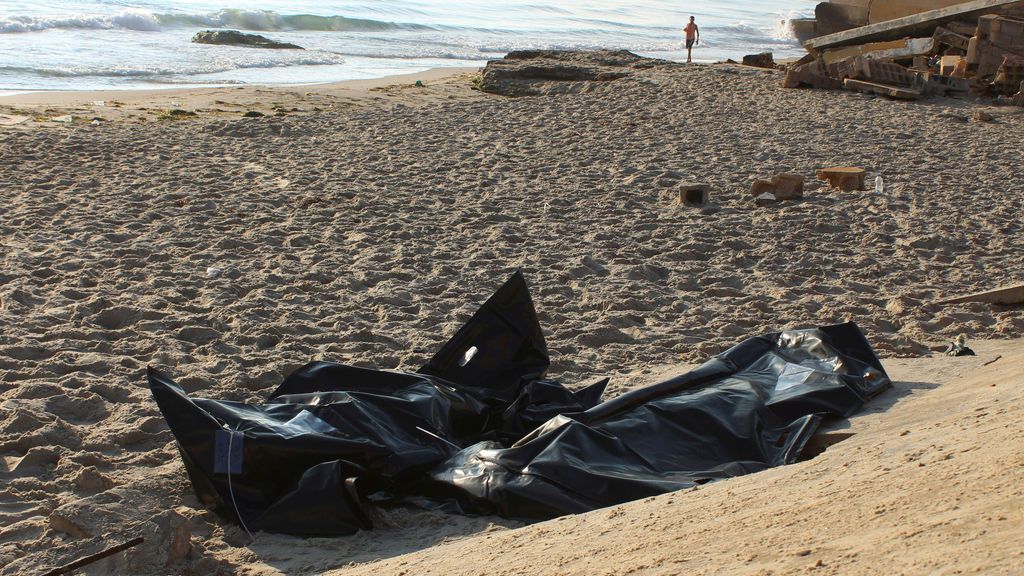 Recuperados en las costas de Libia los cadáveres de 20 migrantes ahogados en el último naufragio