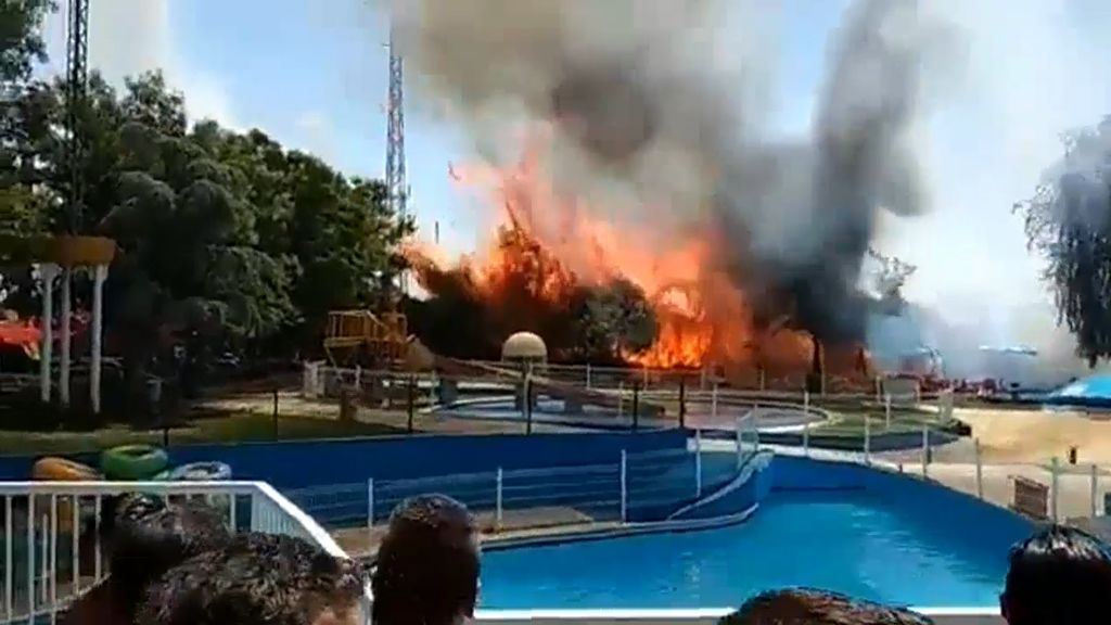 Un incendio obliga a desalojar a 500 personas de un parque acuático de Ciudad Real