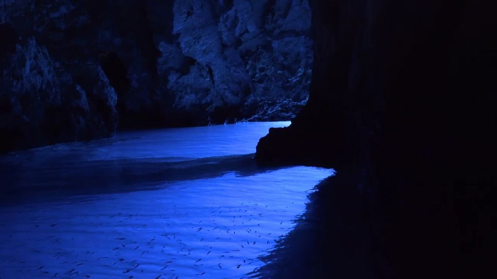 Los dos tesoros de Vis: la Cueva Azul y Stiniva, la playa más bonita de Europa
