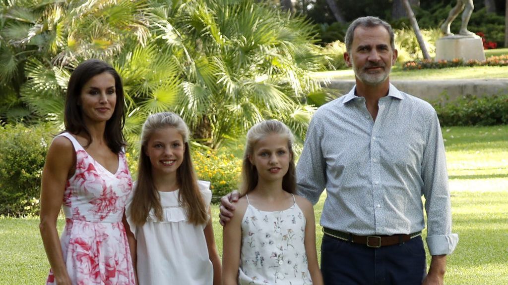 Vacaciones reales: El Rey y su familia posan en la tradicional foto veraniega en Marivent