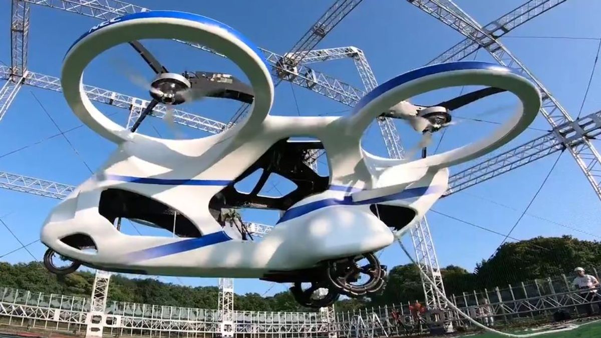 Presentan el 'coche volador' del futuro en Japón: un dron de grandes dimensiones con cuatro hélices