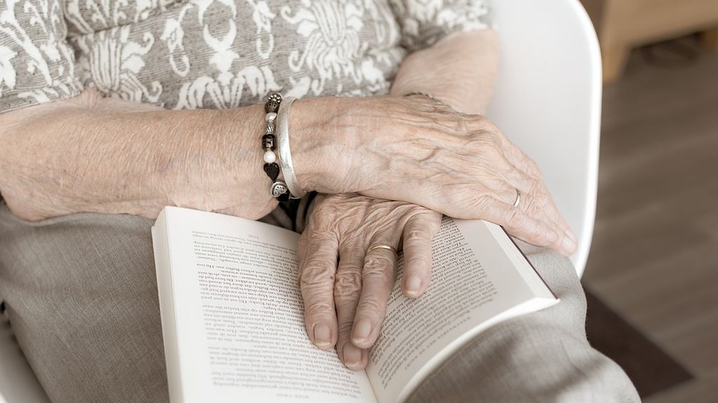 hands-4344705_960_720