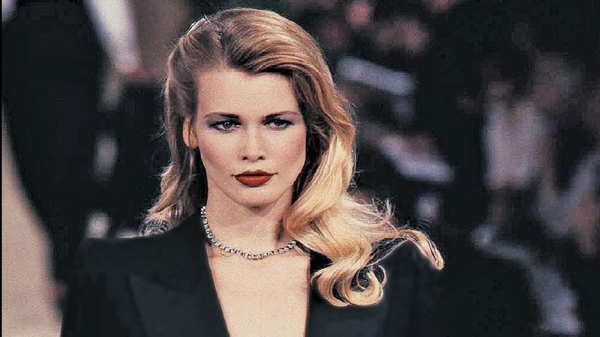 Claudia Schiffer, la 'top model' de los 90, vuelve a sorprender con un impresionante desnudo