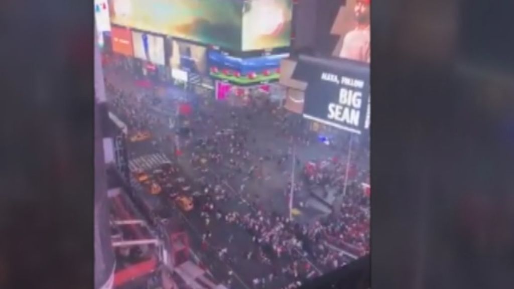Una multitud de turistas y residentes entraron en pánico por un falso tiroteo en Nueva York