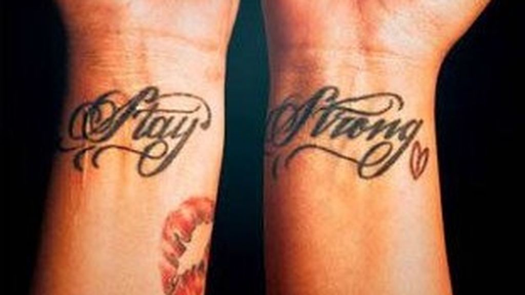 tatuajes-de-demi-lovato-en-las-costillas