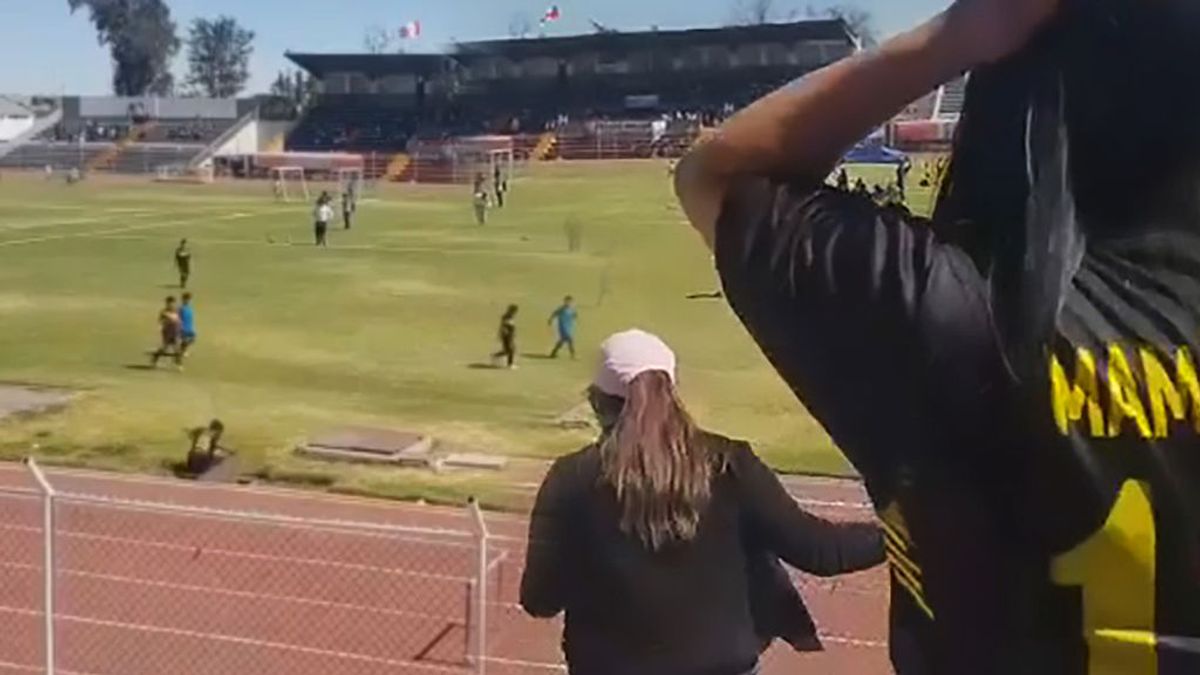 Los gritos desconsolados de una madre al ver a su hijo caer a un pozo cuando iba a sacar de banda: "No puede ser, no puede ser" Los gritos desconsolados de una madre al ver a su hijo caer a un pozo cuando iba a sacar de banda: "No puede ser, no puede ser"