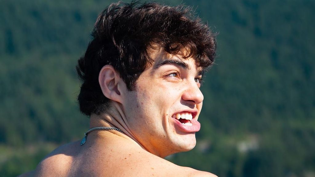 Las vacaciones más gamberras de Noah Centineo: "Navegando"