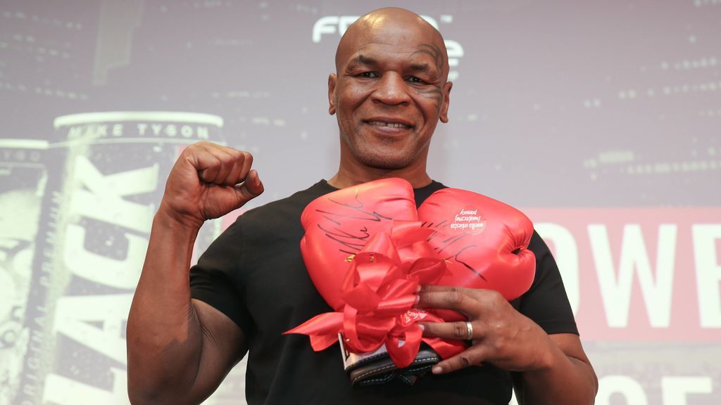 Mike Tyson revela que usaba un pene falso y la orina de 
