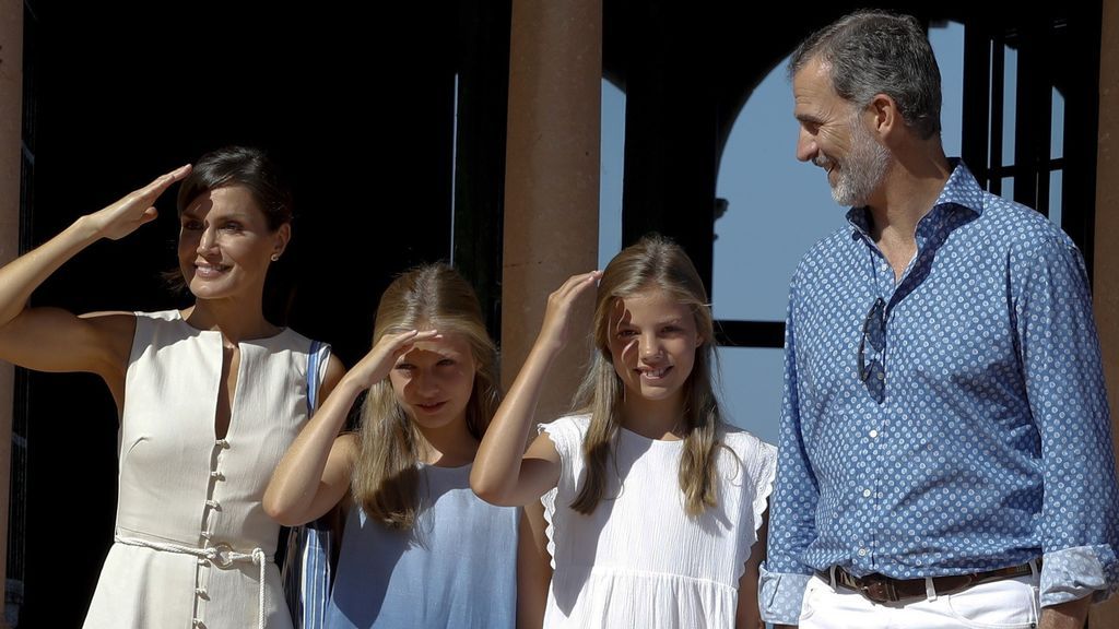 Los Reyes y sus hijas visitan la Casa Museo de Son Marroig