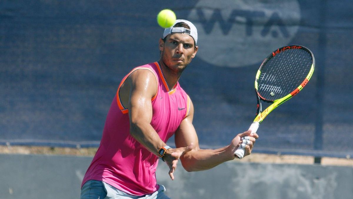 Locura por Rafa Nadal en Montreal: El español firma pelotas de tenis para docenas de aficionados Locura por Rafa Nadal en Montreal: El español firma pelotas de tenis para docenas de aficionados