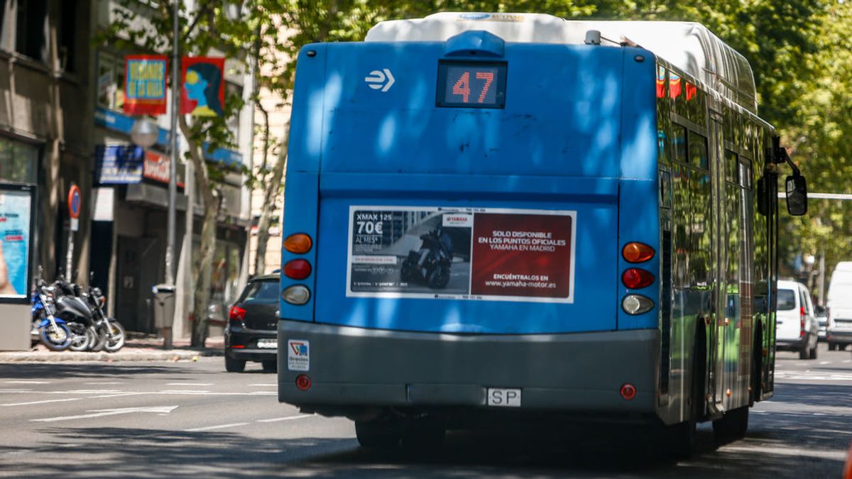 Detenido tras agredir, escupir y gritar  "negra de mierda" a una mujer en un autobús de Madrid