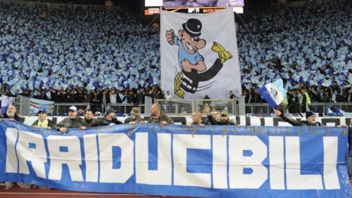 Aparece muerto en un parque de Roma a uno de los jefes de los ultras de la Lazio Aparece muerto en un parque de Roma a uno de los jefes de los ultras de la Lazio