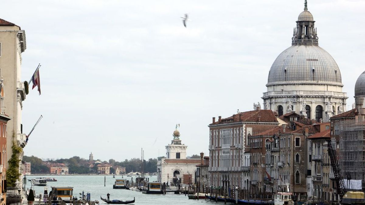 Venecia prohíbe el atraque de grandes cruceros en su centro histórico