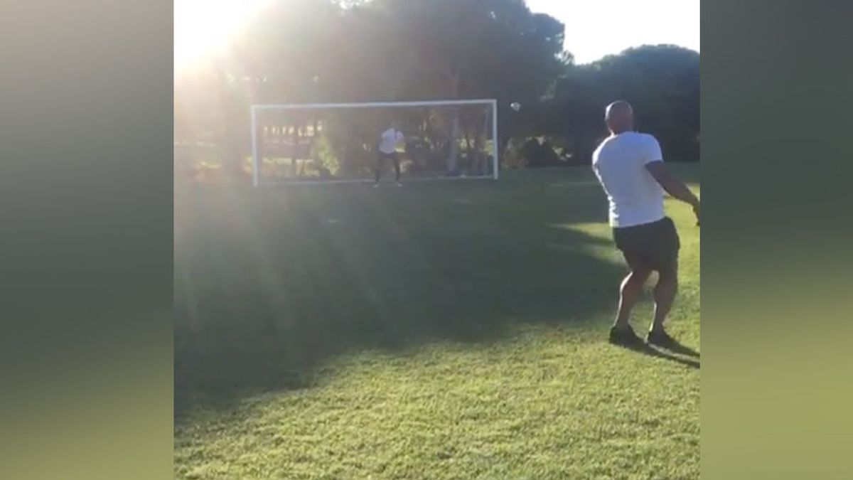 Roberto Carlos repite su 'bomba inteligente' ante Francia: "Sólo tú puedes hacerlo" Roberto Carlos repite su 'bomba inteligente' ante Francia: "Sólo tú puedes hacerlo"