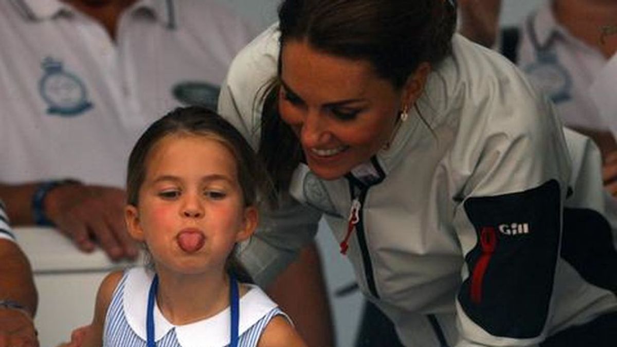 La princesa Charlotte y Kate Middleton protagonizan un momento familiar durante la Copa del Rey