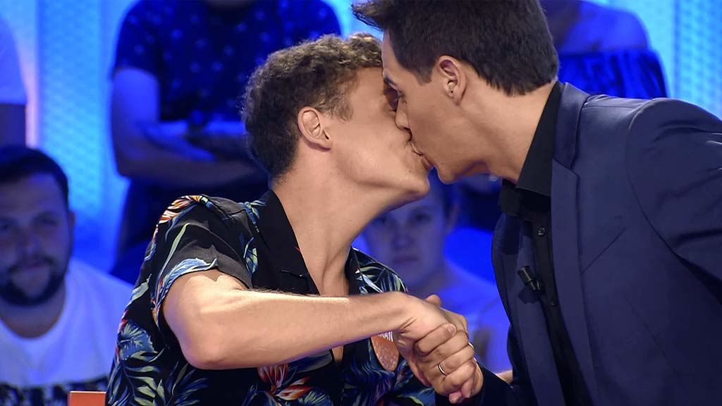 Christian Gálvez no se resiste a besar a Arkano con un beso: “Que hablan”