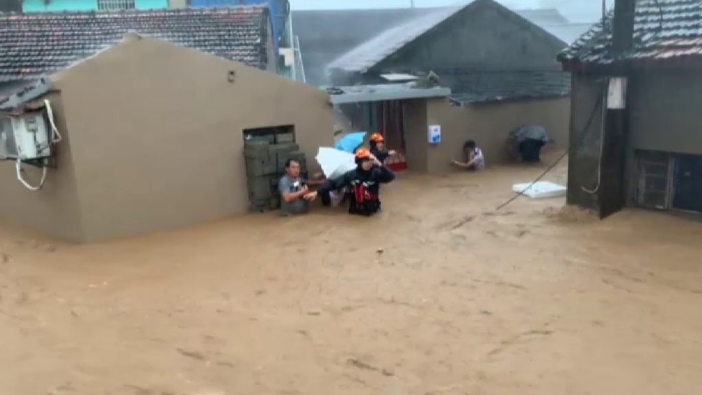 El tifón Lekima se cobra al menos 13 víctimas en su llegada a China