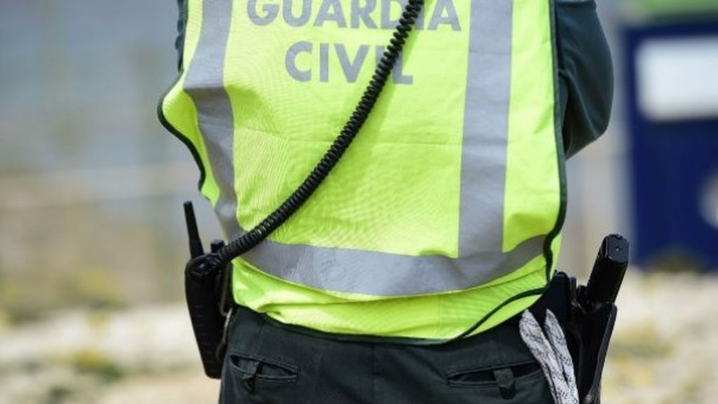 Detienen a un turismo con 500 kilos de hachís valorados en 800.000 euros en el Puerto de Algeciras Detienen a un turismo con 500 kilos de hachís valorados en 800.000 euros en el Puerto de Algeciras