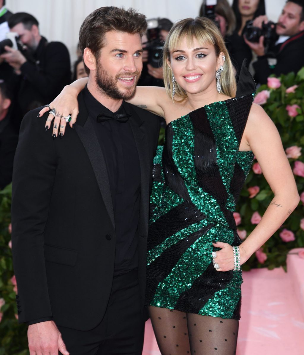 Noivado de Liam Hemsworth com Miley Cyrus é desconversado pelo