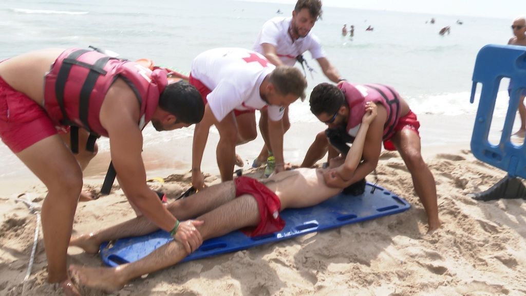 EuropaPress_2310866_Simulacro_de_salvamento_en_El_Perellonet_