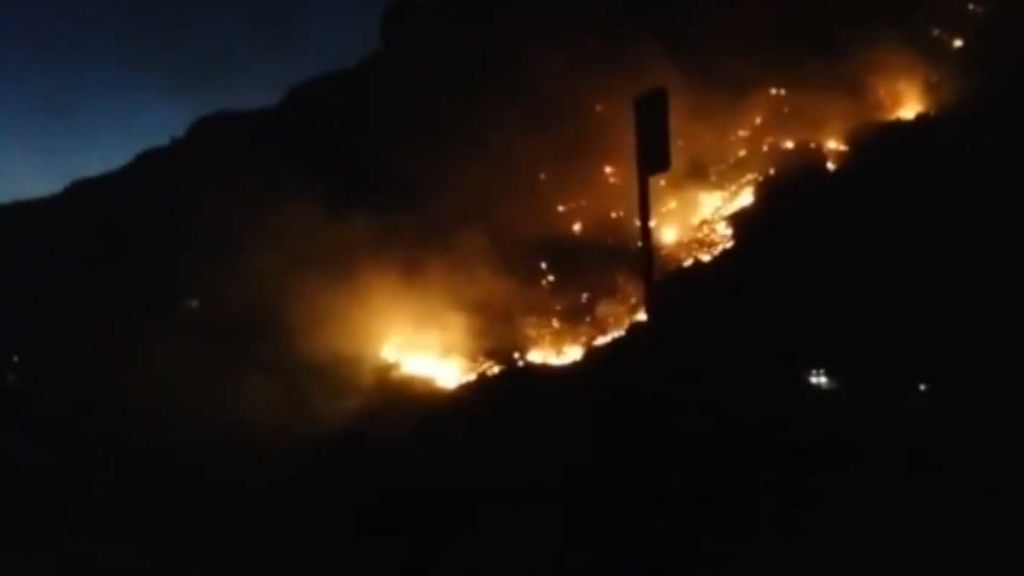 Sin control el incendio de Canarias que lleva arrasadas 1.000 hectáreas