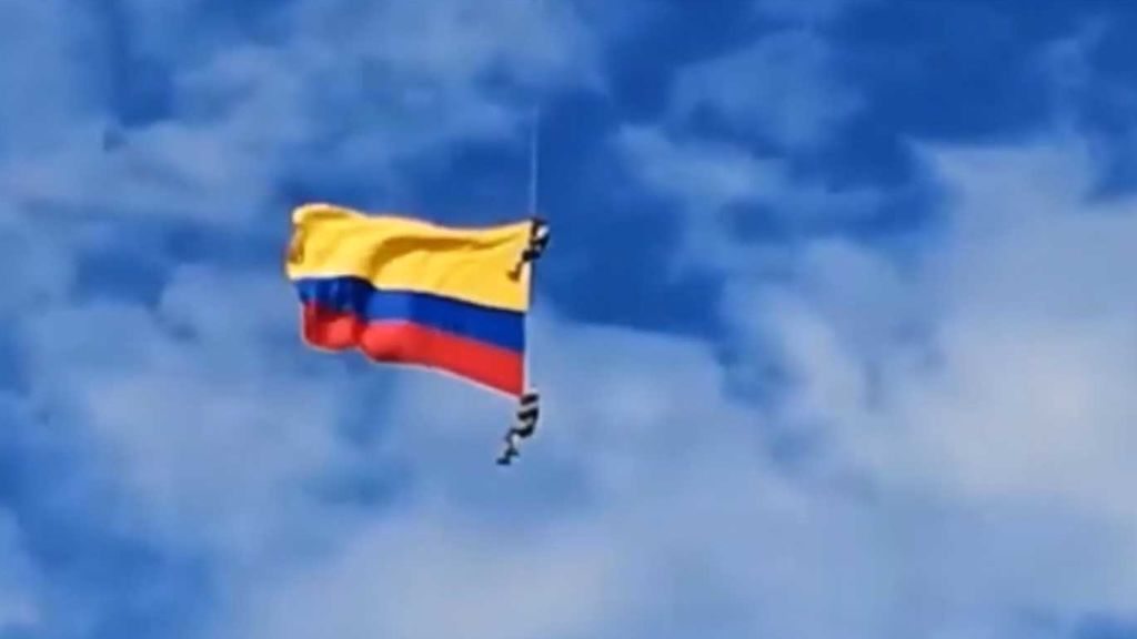 Mueren dos militares en una exhibición aérea en Medellín