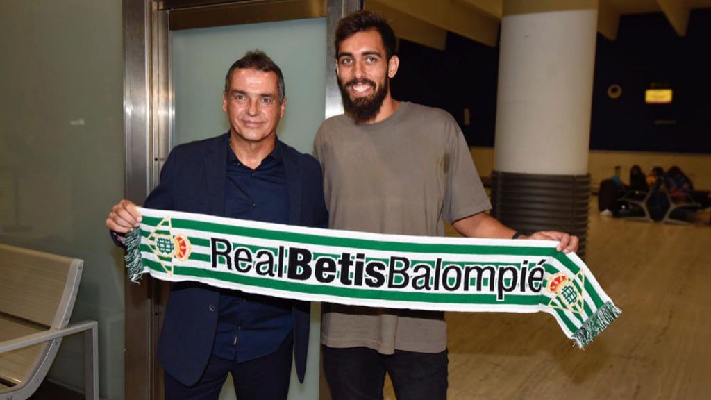 La ilusión de Borja Iglesias tras su fichaje por el Betis: "Lo que ha costado que estés aquí"