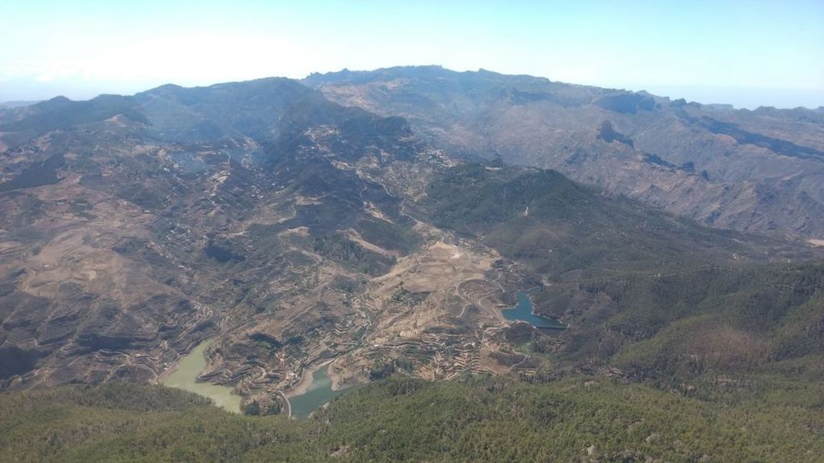 EuropaPress_2321152_Imagen_aérea_del_incendio_de_Gran_Canaria_tras_haberse_dado_por_controlado