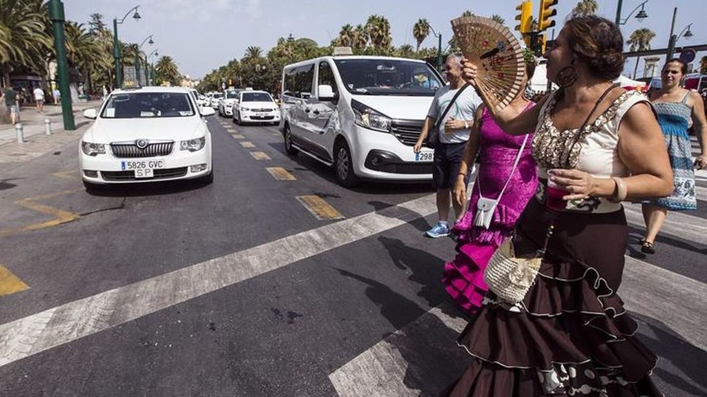 Los taxistas de Málaga esperarán a que sus clientas entren en el portal para evitar las agresiones sexuales