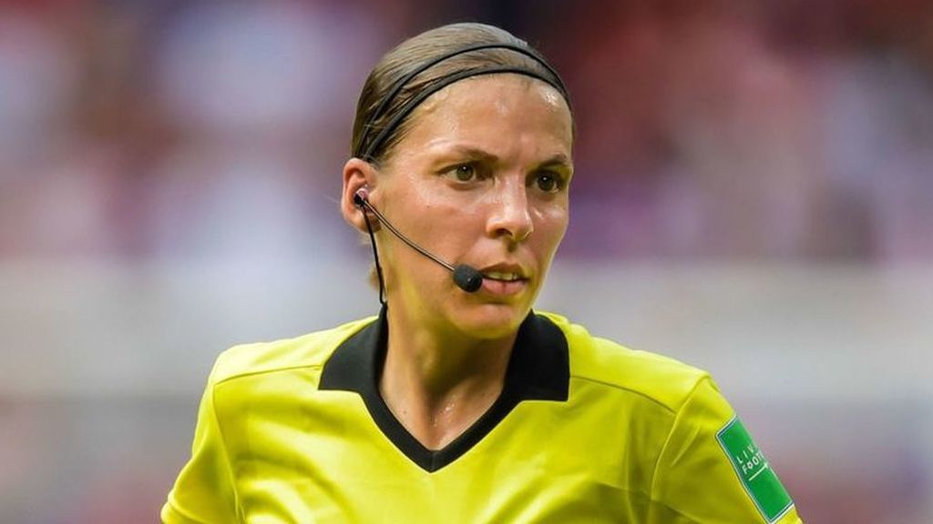 La colegiada Steéhanie Frappart arbitra la Supercopa de Europa entre Liverpool y Chelsea que se podrá ver en Mitele PLUS La colegiada Steéhanie Frappart arbitra la Supercopa de Europa entre Liverpool y Chelsea que se podrá ver en Mitele PLUS
